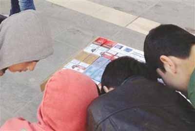 Photo of Syrian Children exploited in sale of smuggled cigarettes in Turkey