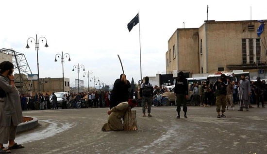 Photo of Photos: ISIL Beheading Syrians by sword