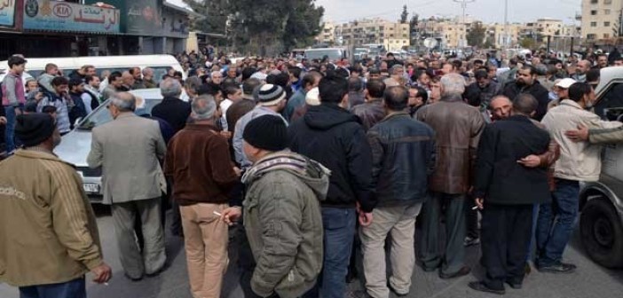 Photo of Mass crowd in Yarmouk demanding departure of terrorists