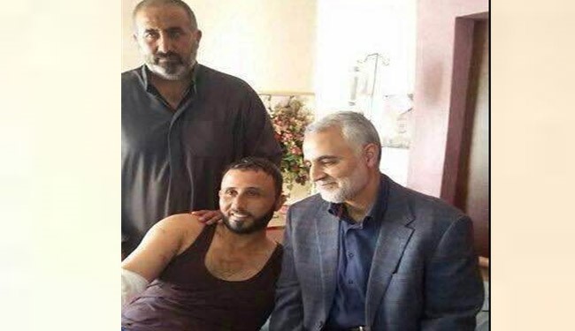 Photo of General Soleimani Visits Injured Iraqi Fighters in Hospital