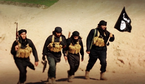 Photo of 2 Senior ISIL Commanders Flee to Turkey