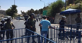 Photo of Thousands of Palestinians barred from entering Quds for Friday prayer