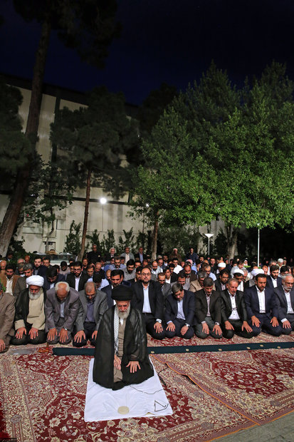 Photo of Leader of Islamic Ummah Imam Khamenei receives poets, cultural figures