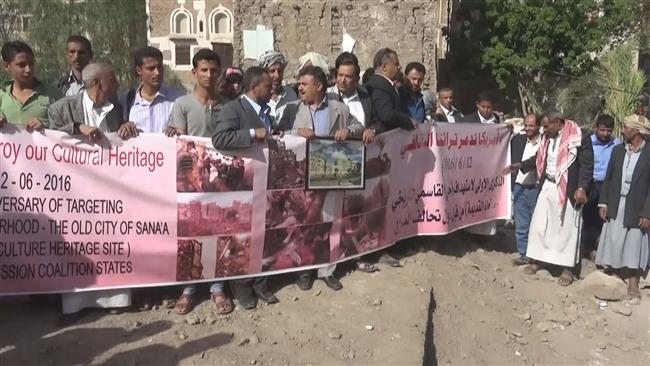 Photo of Yemenis protest Saudi atrocities, UN blacklist decision