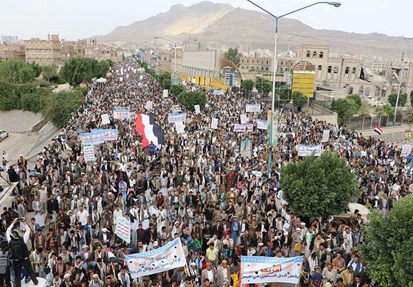 Photo of Yemeni Protesters Denounce US Intervention in Their Country