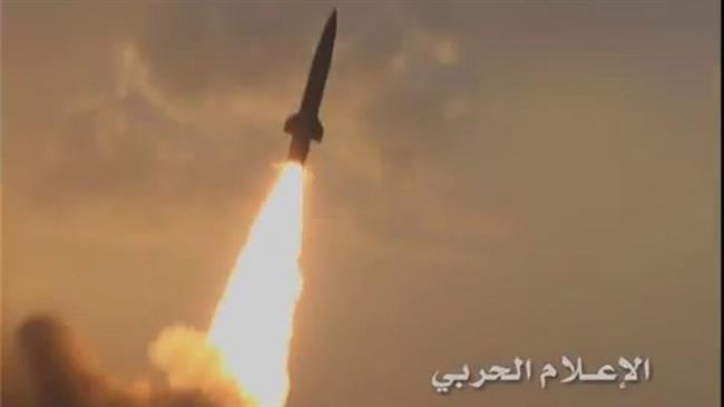 Photo of Yemenis launch retaliatory missile attack on Saudi base in Najran