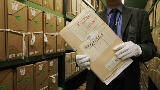 Photo of Papers on UK Role in Zionist Entity’s N. Program Missing from National Archive