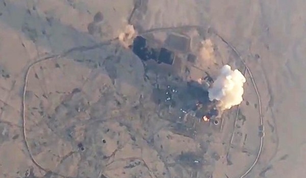 Photo of Syrian Warplanes Continue to Bomb Terrorists’ Defense Lines in Hama