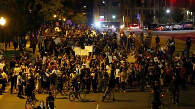 Photo of Protests over police killing of black man continue in Charlotte