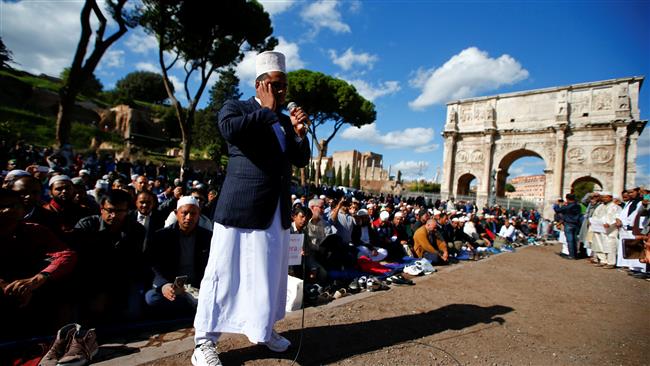 Photo of Muslims protest mosque closure in Italy’s Rome