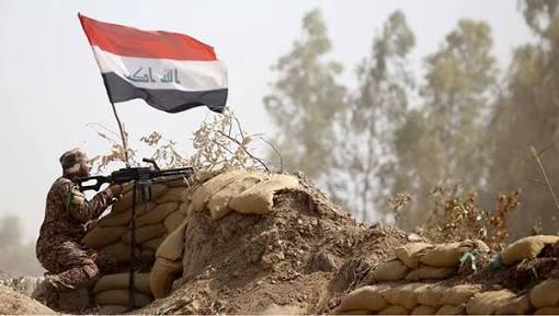 Photo of Iraqi army raises flag in Mosul neighbourhood