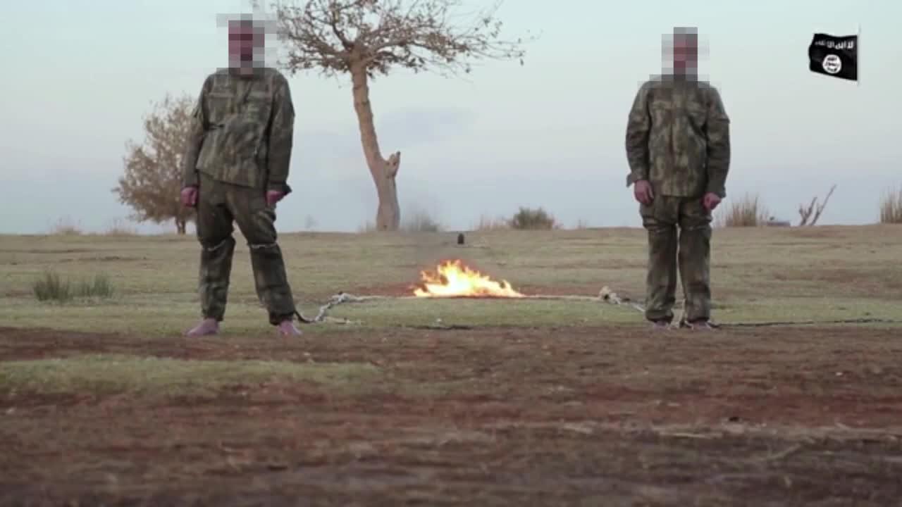 Photo of Zionist ISIS burns alive 2Turkish soldiers in eastern Aleppo