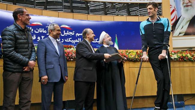 Photo of Iranian president honors 2016 Olympics, Paralympics medalists