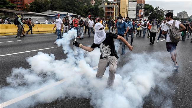 Photo of Venezuela govt.: Opposition attacks hospital
