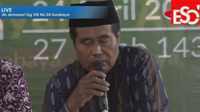 Photo of Eminent Indonesian Quran reciter passes away live on air