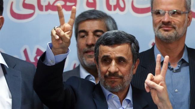 Photo of Ahmadinejad registers for upcoming elections