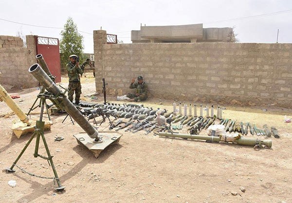 Photo of Photos- Iraqi Popular Forces Sieze ISIL’s Military Equipment in Baaj