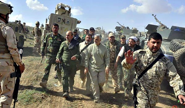 Photo of General Soleimani Accompanies Iraqi Popular Forces in Anti-ISIL Operation at Border with Syria