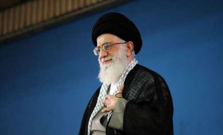 Photo of Sayyed Imam Ali Khamenei receives thousands of people on eve of election