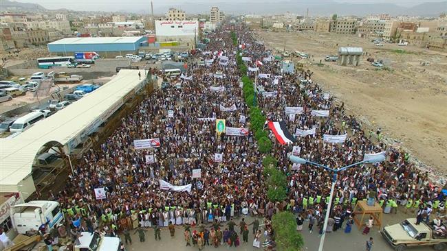Photo of Yemenis stage massive rally against US support of Saudi war on Yemen