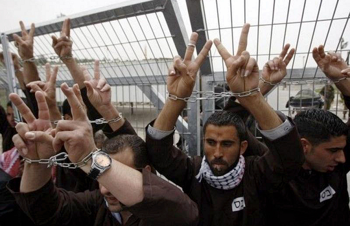 Photo of Despite Difficulties, Palestinian Prisoners Stand Firm on Day 24th of Dignity Strike