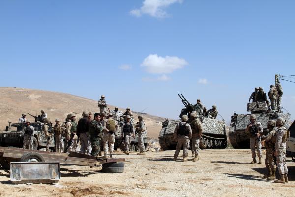 Photo of Lebanese Army Renews Shelling ISIL Posts in Ras Baalbek, Fakha