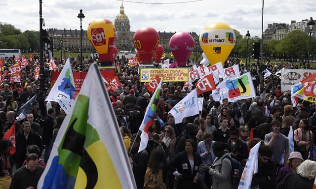 Photo of Parisians protest asylum bill before parliament debat