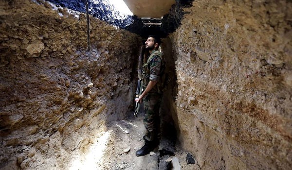 Photo of Syrian Army Discovers Terrorists’ Long Tunnel, Chemicals in Southern Damascus