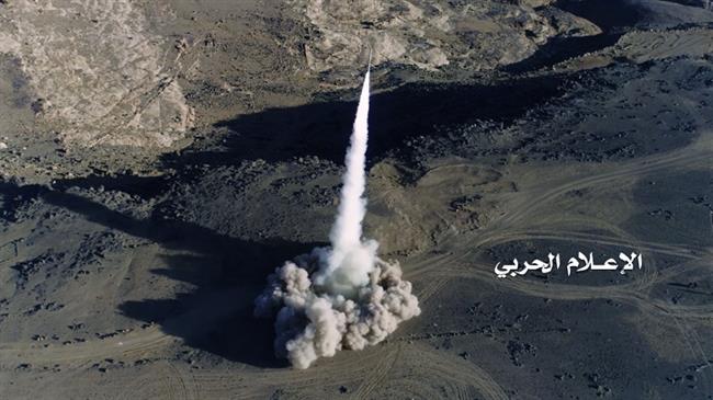Photo of Yemeni ballistic missile targets Saudi base in Asir in retaliatory attack