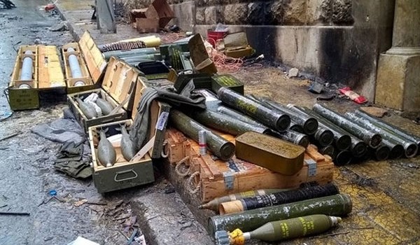 Photo of Terrorists Hand over Heavy Weapons, US-Made Arms to Syrian Army in Dara’a