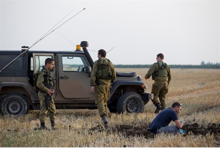 Photo of 3 zionist soldiers Injured in Training Exercise