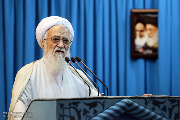 Photo of Senior cleric warns US, israel of moving against Iran