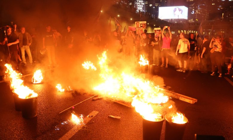 Thousands of zionist settlers stage protest against Netanyahu’s dismissal of Yoav Gallant